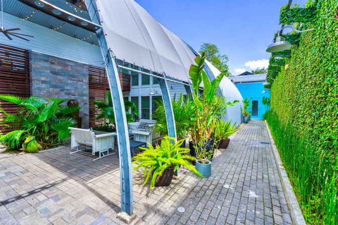 The Moon Bywater: Contemporary Poolside Retreat in Historic Bywater image 4