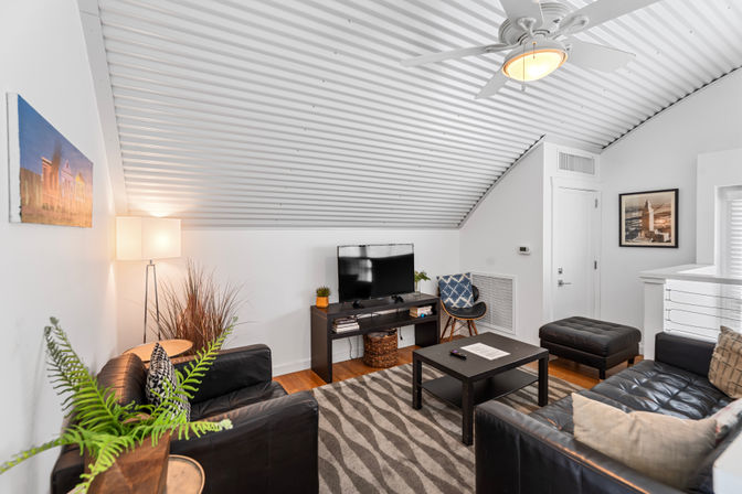 The Moon Bywater: Contemporary Poolside Retreat in Historic Bywater image 19