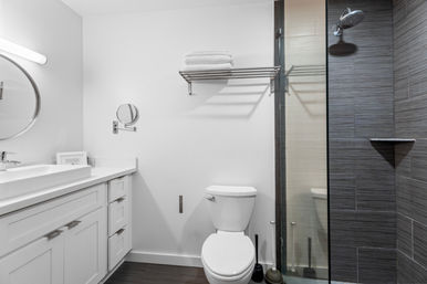 The Moon Bywater: Contemporary Poolside Retreat in Historic Bywater image 39