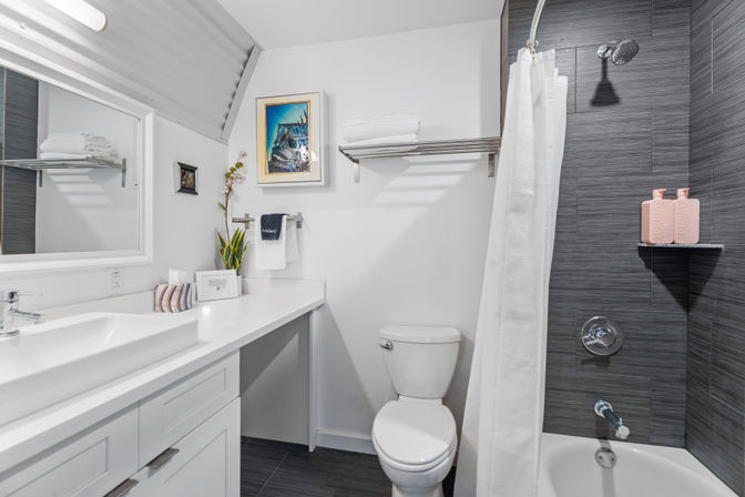 The Moon Bywater: Contemporary Poolside Retreat in Historic Bywater image 11