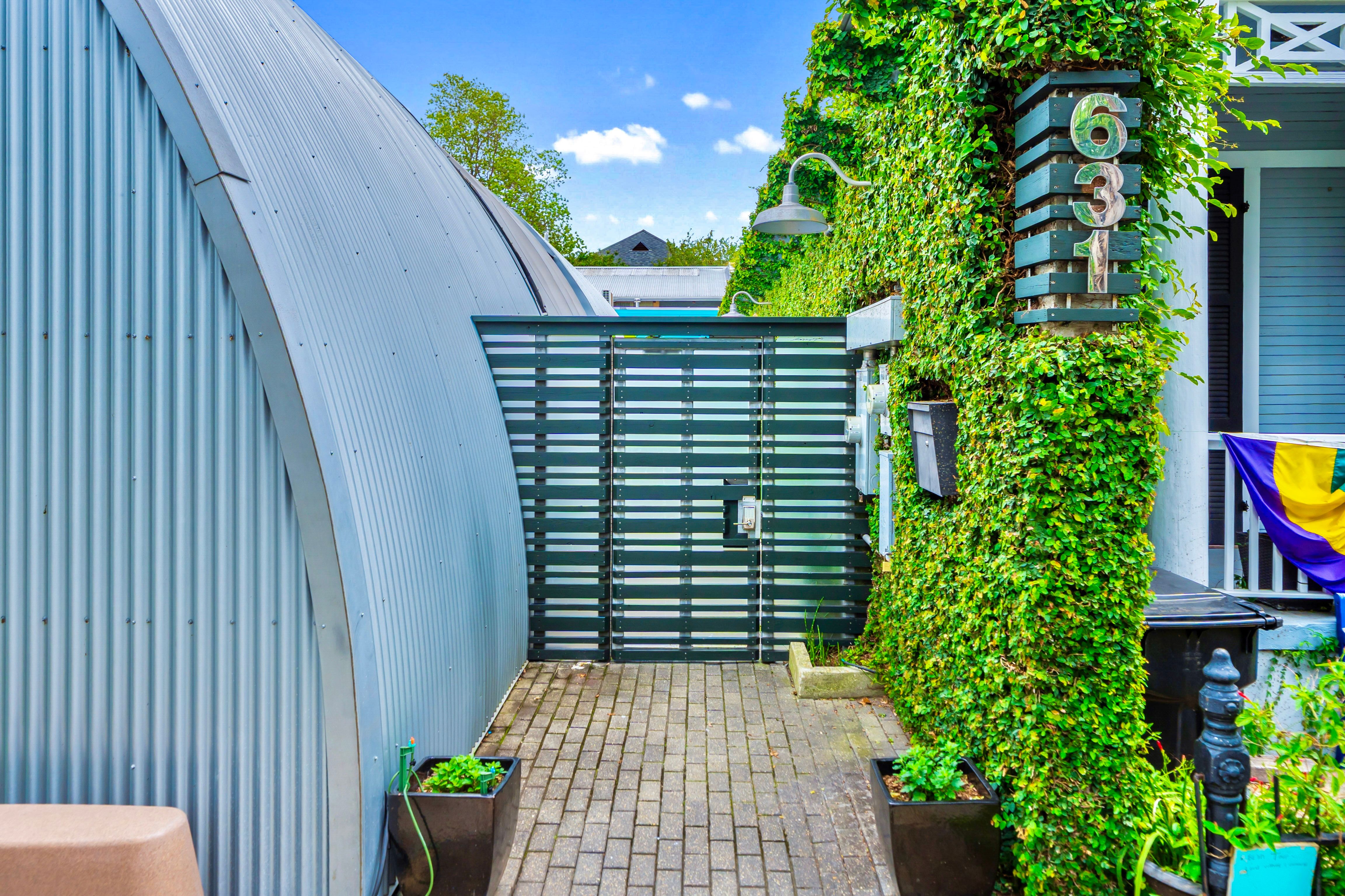 The Moon Bywater: Contemporary Poolside Retreat in Historic Bywater image 3