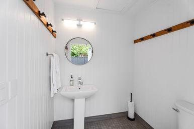The Moon Bywater: Contemporary Poolside Retreat in Historic Bywater image 52