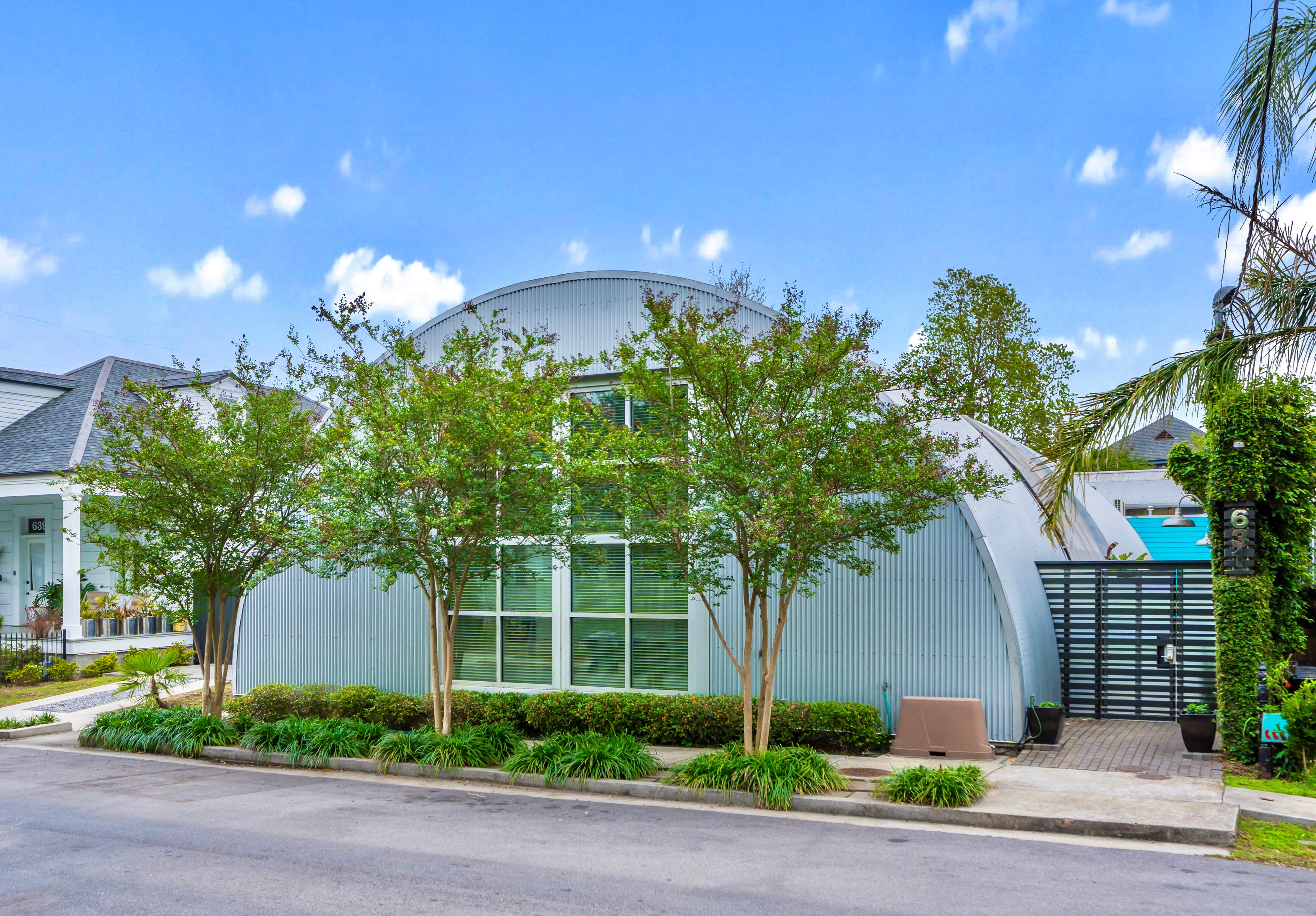 The Moon Bywater: Contemporary Poolside Retreat in Historic Bywater image 1