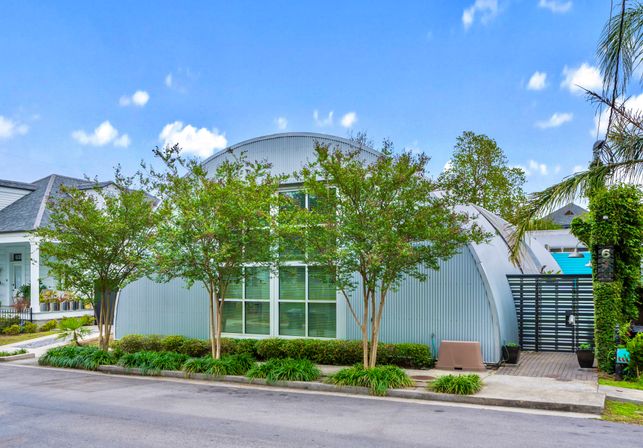 The Moon Bywater: Contemporary Poolside Retreat in Historic Bywater image 1