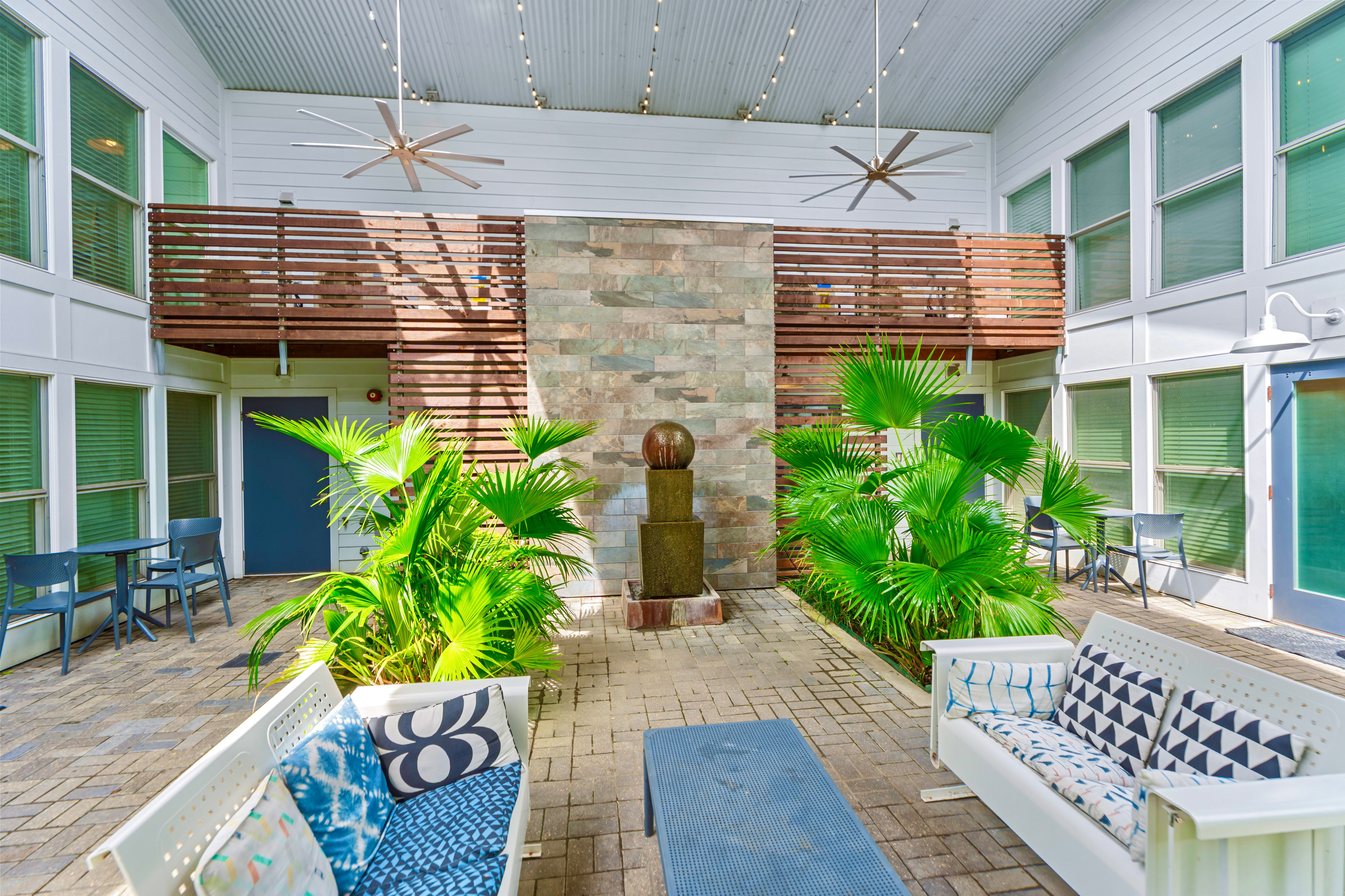 The Moon Bywater: Contemporary Poolside Retreat in Historic Bywater image 4