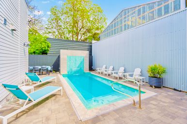 The Moon Bywater: Contemporary Poolside Retreat in Historic Bywater image 3