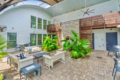 The Moon Bywater: Contemporary Poolside Retreat in Historic Bywater image 29