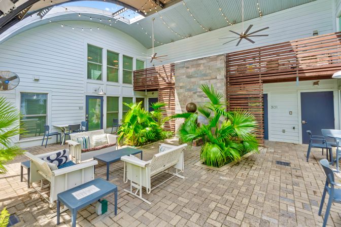 The Moon Bywater: Contemporary Poolside Retreat in Historic Bywater image 29