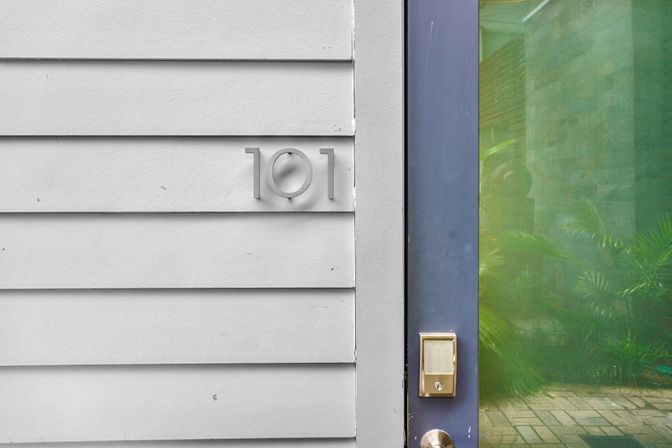 The Moon Bywater: Contemporary Poolside Retreat in Historic Bywater image 7