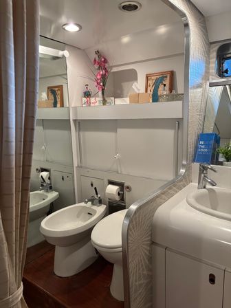 Luxury 62' Yacht Charter I Chicago Lakefront & River Cruises I Up to 12 Guests image 11