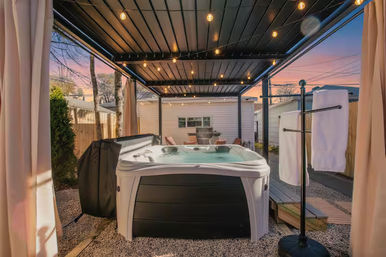 The Jackpot - Sleeps 14, Hot Tub, Cinema, Fire Pit, Game Room, Bar image 6