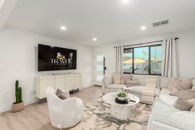 Casa Del Rey: Designer Stay with Private Casita, Pool + Lawn Games image 8