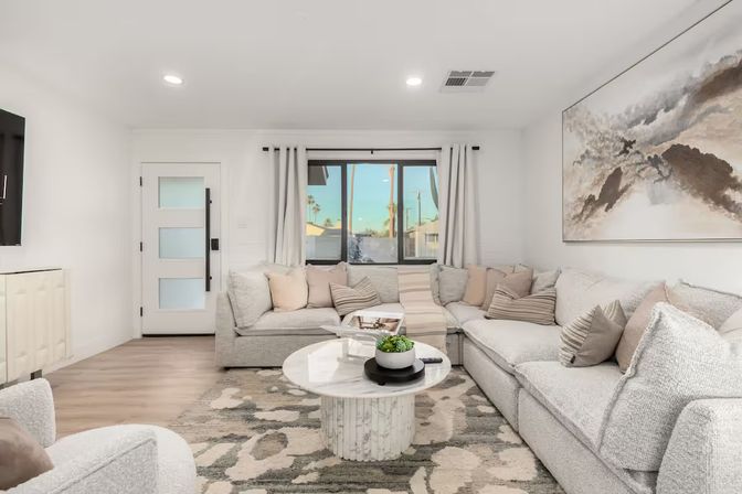 Casa Del Rey: Designer Stay with Private Casita, Pool + Lawn Games image 10