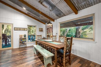 Blue Sky On the Comal - Sleeps 12 - Riverfront image 16