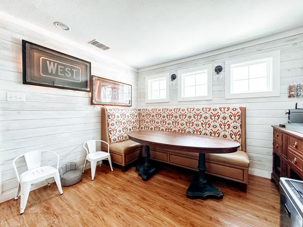 Walk to Schlitterbahn & River - Group Getaway Spot image 7