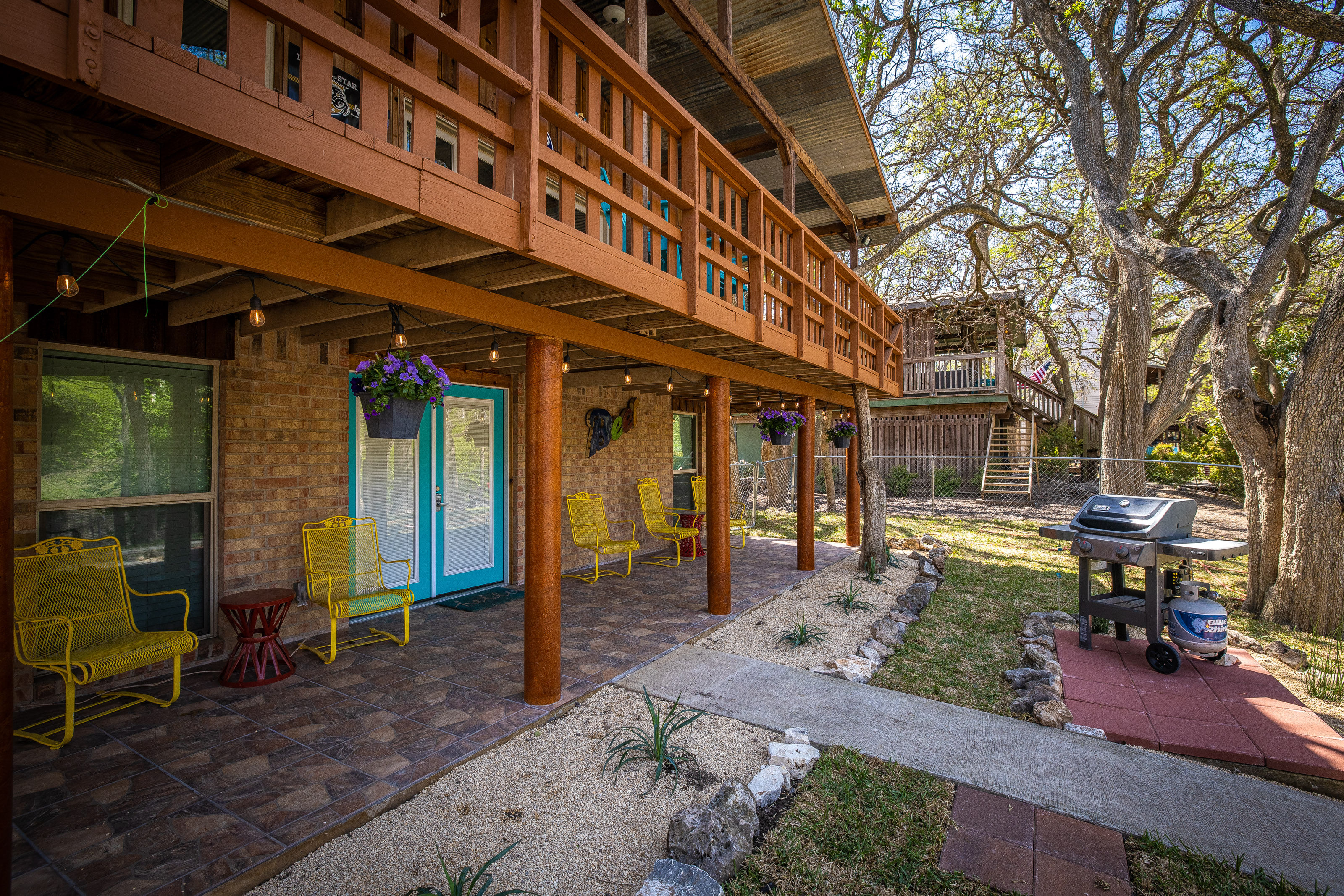 Blue Sky On the Comal - Sleeps 12 - Riverfront image 4