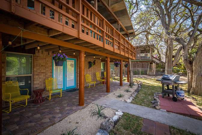 Blue Sky On the Comal - Sleeps 12 - Riverfront image 4