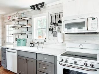 Walk to Schlitterbahn & River - Group Getaway Spot image 6