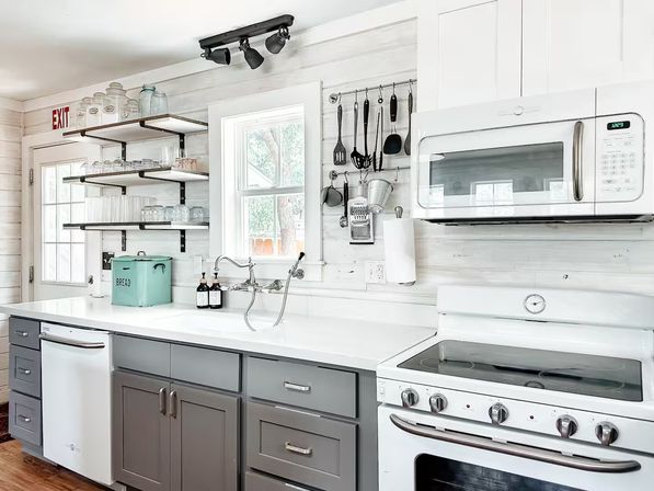 Walk to Schlitterbahn & River - Group Getaway Spot image 6