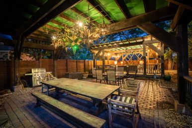 Zink Haus - The Ultimate Downtown NB Stay - Sleeps 16 image 6