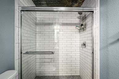 Blue Sky On the Comal - Sleeps 12 - Riverfront image 21