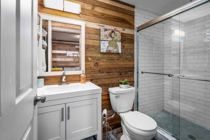 Blue Sky On the Comal - Sleeps 12 - Riverfront image 14