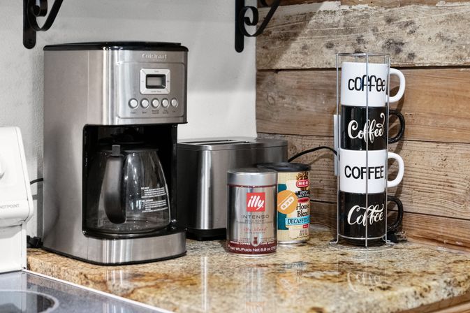 Blue Sky On the Comal - Sleeps 12 - Riverfront image 7