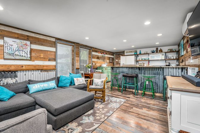 Blue Sky On the Comal - Sleeps 12 - Riverfront image 8