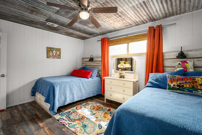 Blue Sky On the Comal - Sleeps 12 - Riverfront image 22