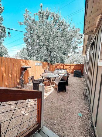 Walk to Schlitterbahn & River - Group Getaway Spot image 13