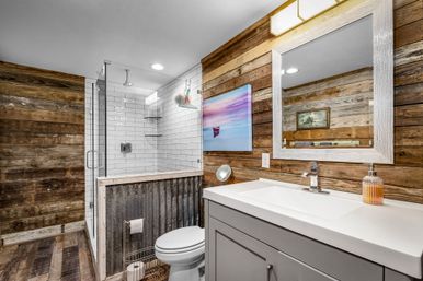 Blue Sky On the Comal - Sleeps 12 - Riverfront image 12