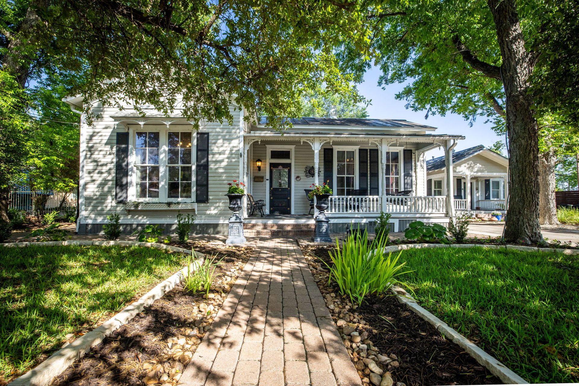 Zink Haus: Downtown New Braunfels Group Rental, Sleeps 16 image 2