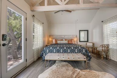 Walker Creek Haus 5 Acre Ranch - Sleeps 10 image 13