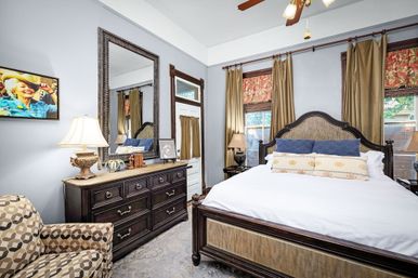 Zink Haus - The Ultimate Downtown NB Stay - Sleeps 16 image 9