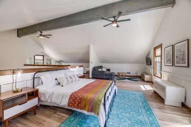 Walker Creek Haus 5 Acre Ranch - Sleeps 10 image 15