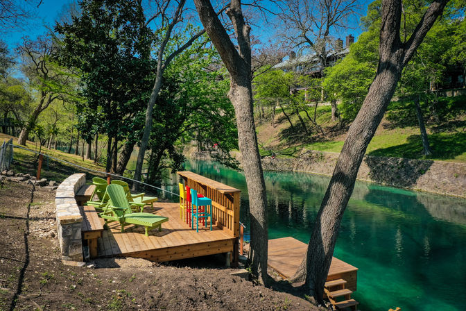 Blue Sky On the Comal - Sleeps 12 - Riverfront image 5