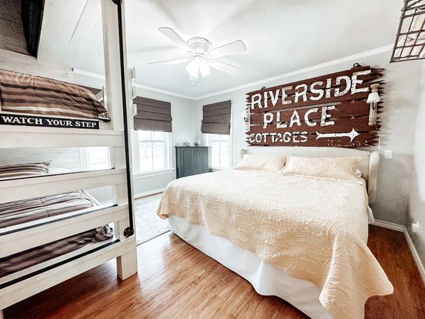 Walk to Schlitterbahn & River - Group Getaway Spot image 12