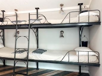 Walk to Schlitterbahn & River - Group Getaway Spot image 9