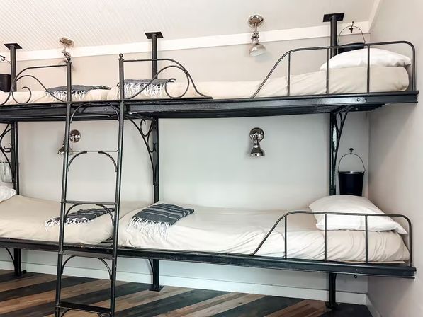 Walk to Schlitterbahn & River - Group Getaway Spot image 9