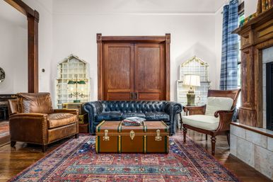 Zink Haus - The Ultimate Downtown NB Stay - Sleeps 16 - New Braunfels, TX image 30