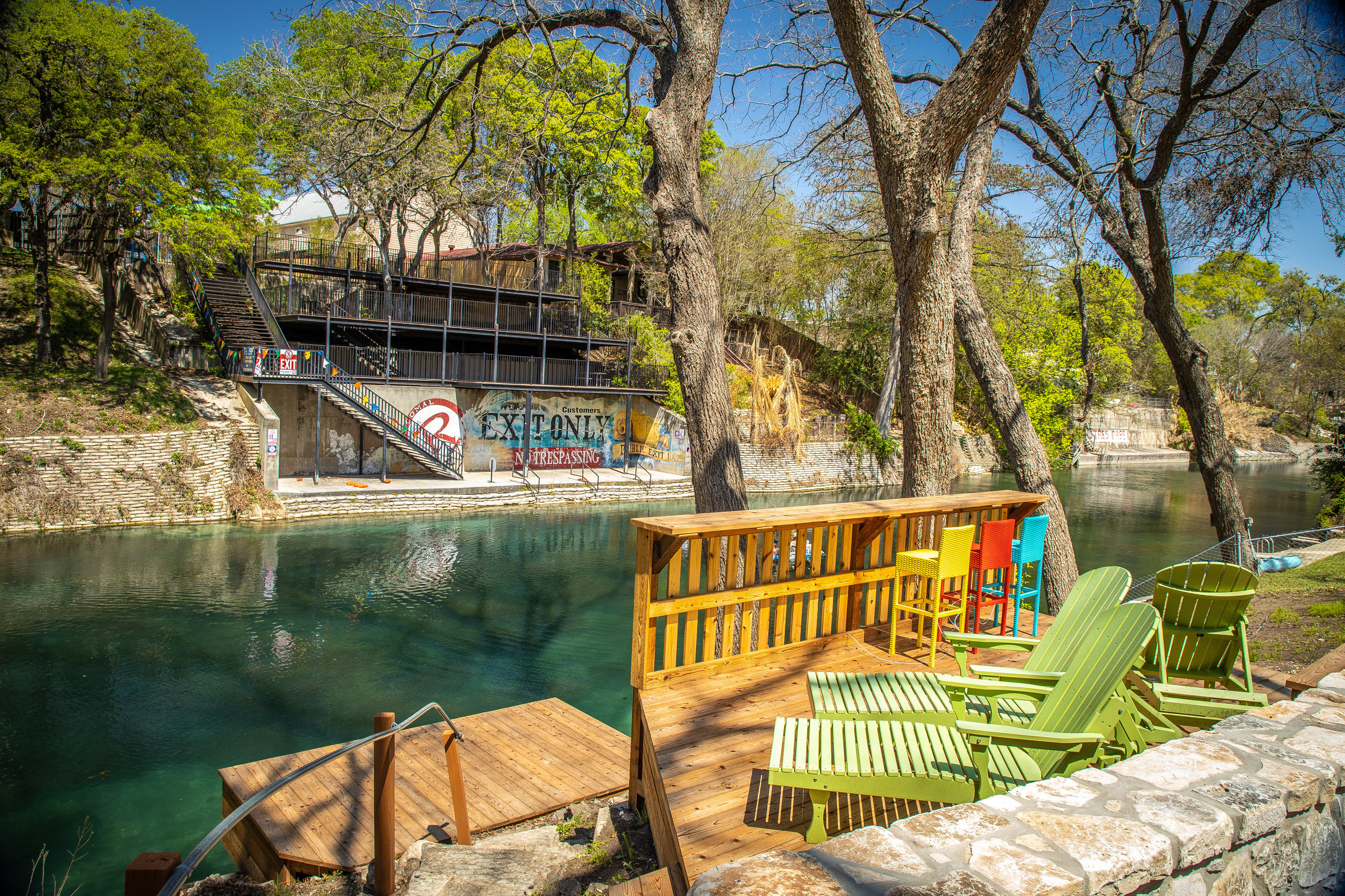 Blue Sky On the Comal - Sleeps 12 - Riverfront image 2