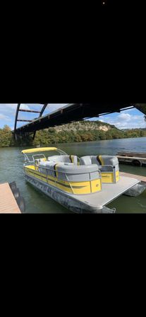 Lake Travis Party Boat Rentals image 8