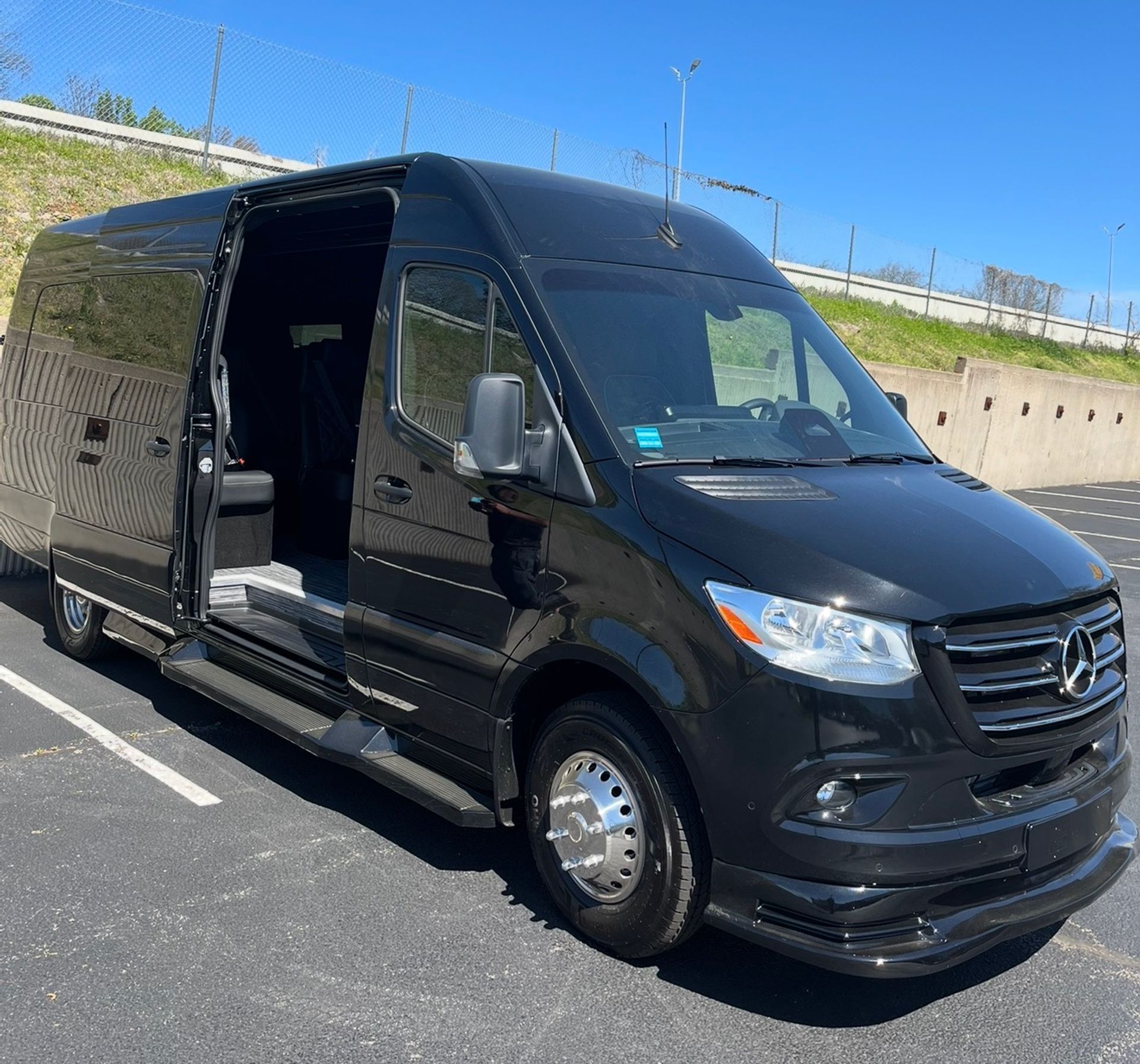 Nashville Group Airport Transfer & Event Sprinter image 1