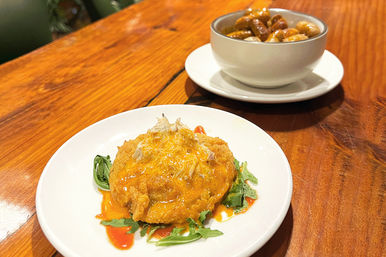 Savannah Food Tour: Historic District Walks + All Tastings image 4