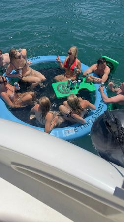 Chicago’s Most Complete Yacht Charter & Party Boat Experience image 17