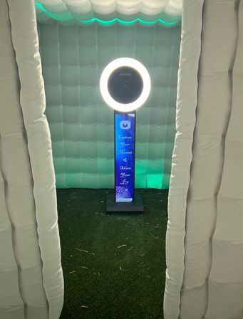 The B & B Photo Booth Experience image 2