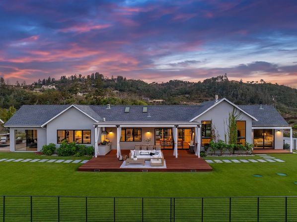 Luxury Wine Country Villa with Pool and Guest House image 5