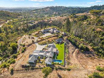 Luxury Wine Country Villa with Pool and Guest House image 23