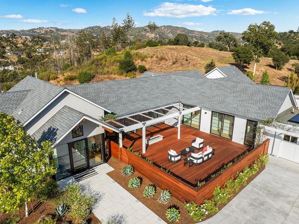 Luxury Wine Country Villa with Pool and Guest House image 16