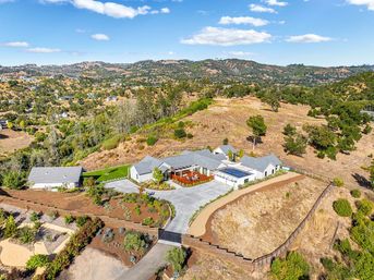 Luxury Wine Country Villa with Pool and Guest House image 20